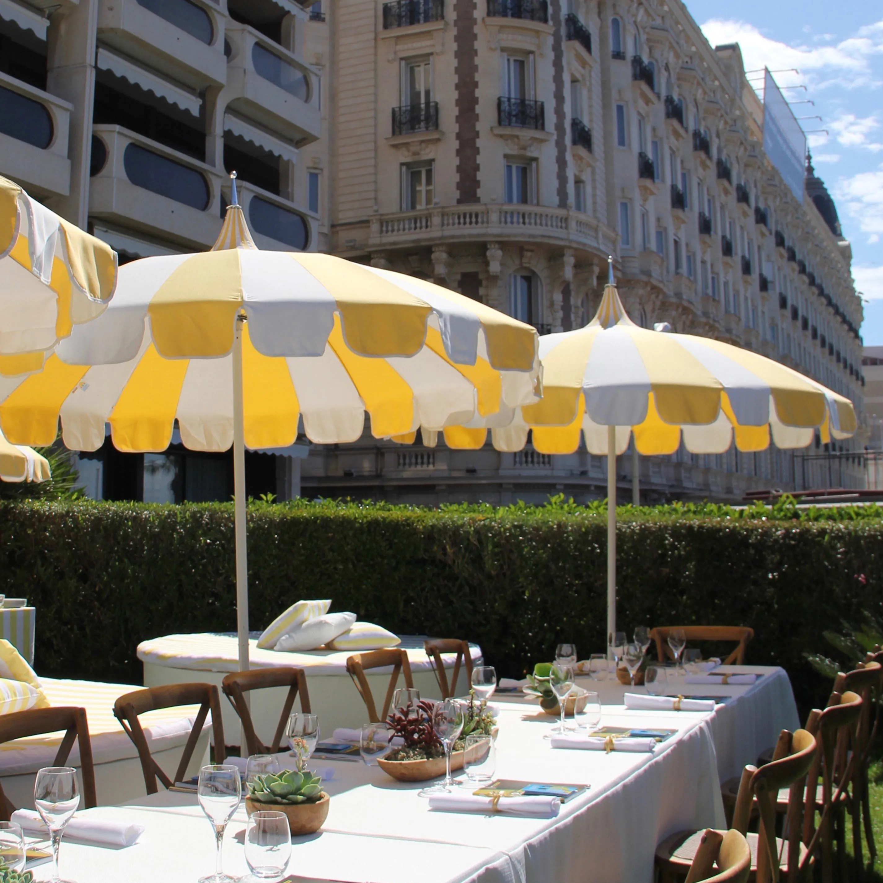 An image showcasing the durable aluminum center post of the Pagoda Umbrella by California Umbrella, designed for long-lasting stability and strength in both residential and commercial settings.
