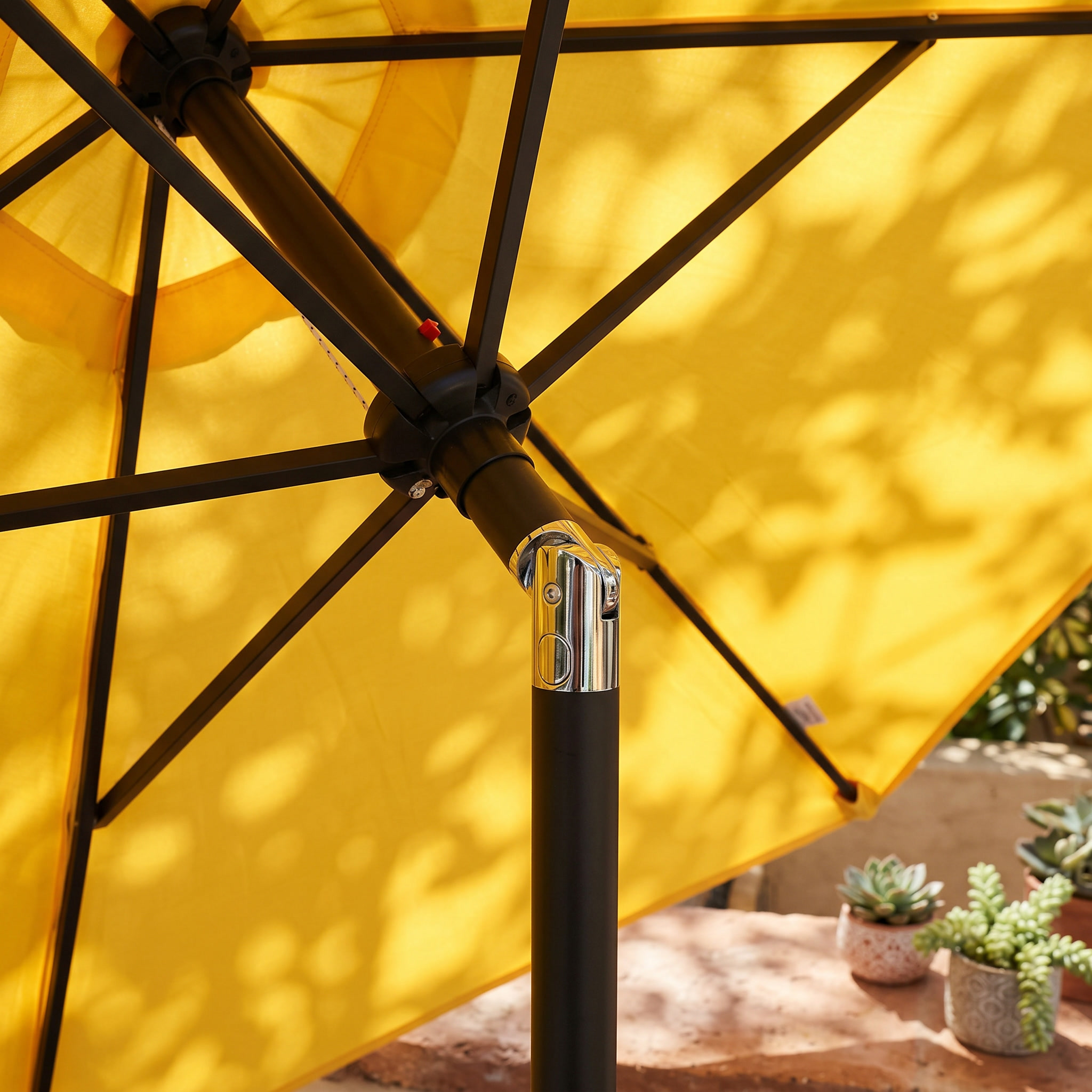 Push tilt feature on the Parkview Series Patio Umbrella allowing easy canopy angle adjustments.