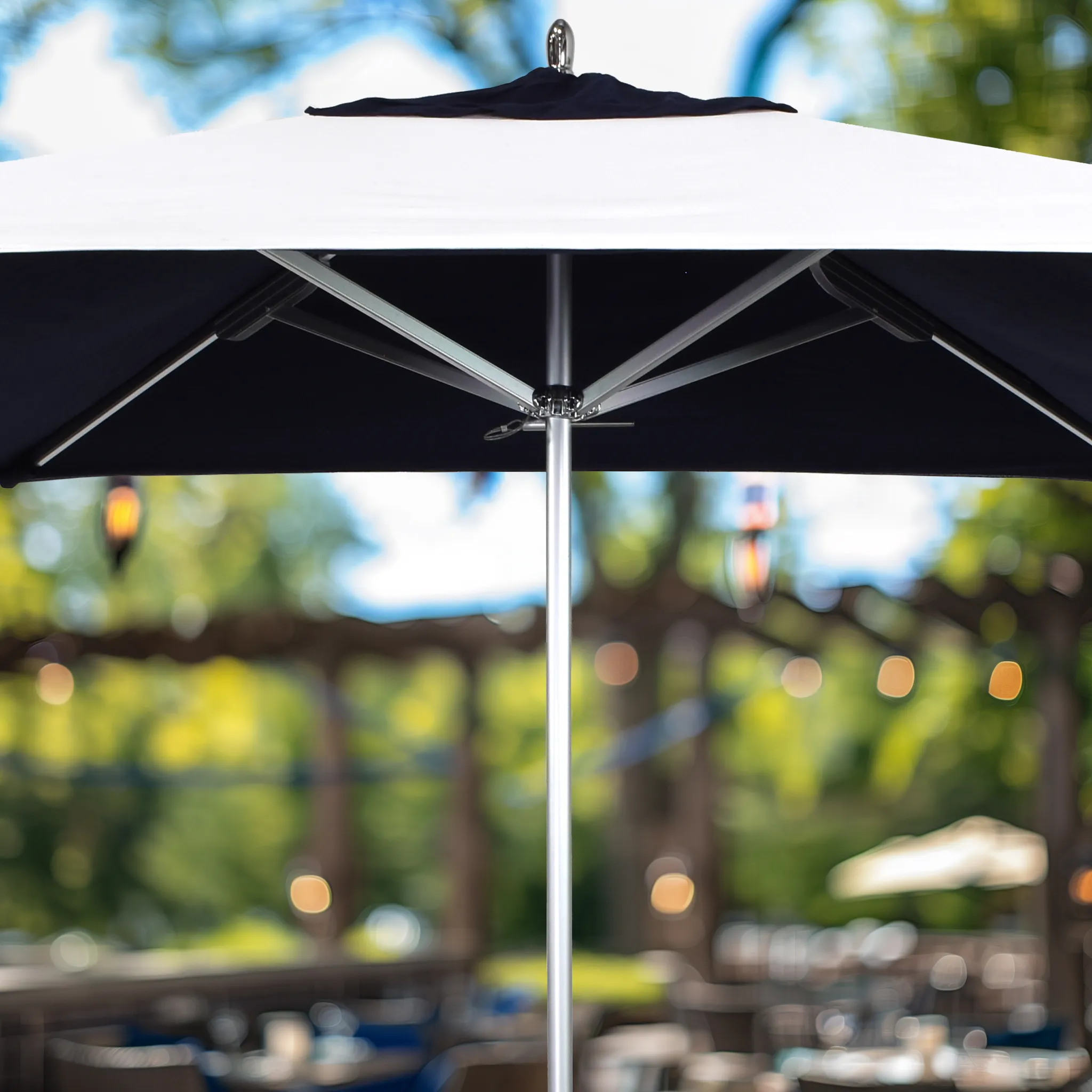 Rodeo Series commercial patio umbrella featuring a durable aluminum center post by California Umbrella, designed for strength and stability in outdoor settings.