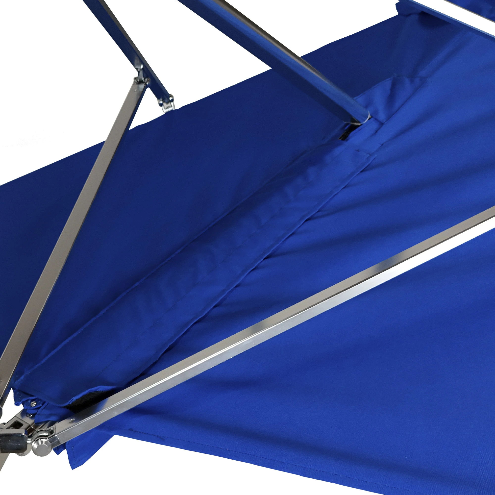 Reinforced channeled aluminum ribs and wind stabilizers on the Solana Series, ensuring durability and stability in windy conditions.
